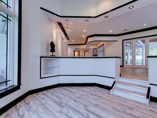 Interior, Recessed Lighting, Wood Texture Flooring