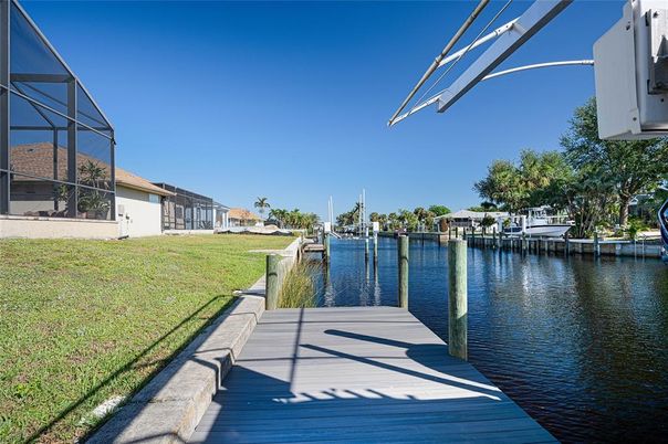 Exterior, Lake