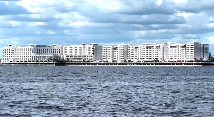 Exterior, Lake
