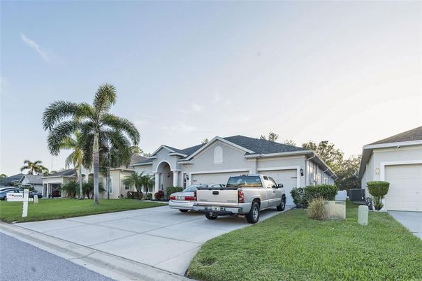 Attached, Exterior, Facade, Ranch
