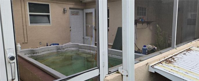 Exterior, Hot Tub