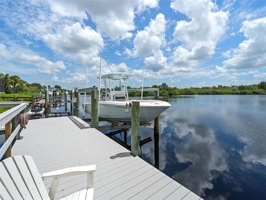 Exterior, Lake