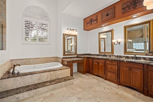 Bathroom, Dual Sink Vanities, Interior, Recessed Lighting