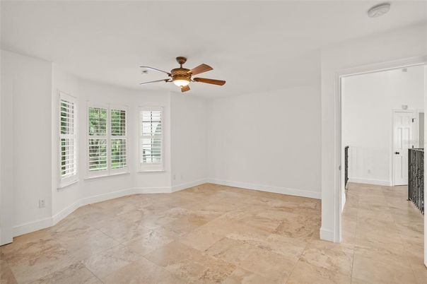 Empty room, Interior
