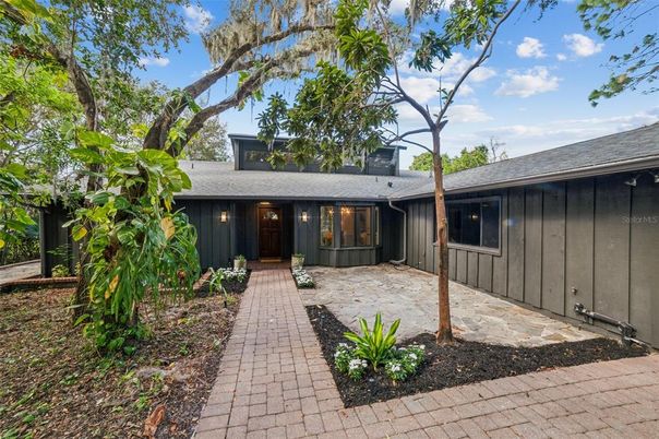 Exterior, Facade, Ranch