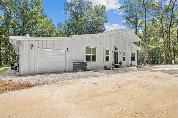 Attached, Exterior, Facade, Farmhouse