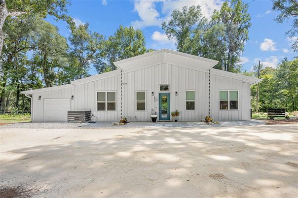 Attached, Exterior, Facade, Farmhouse