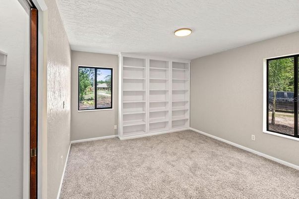 Empty room, Interior