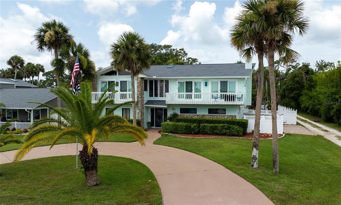 Backyard, Exterior, Facade, Raised Ranch