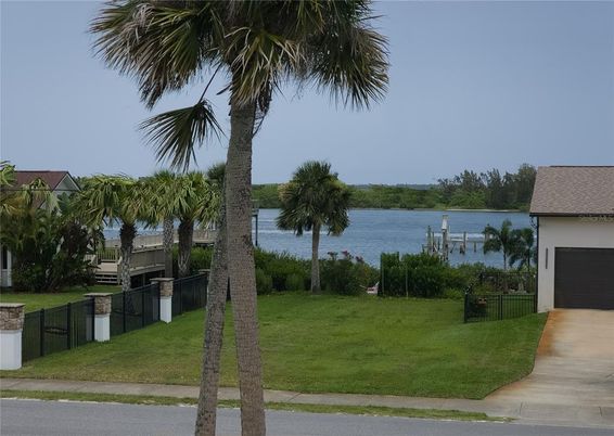 Exterior, Water