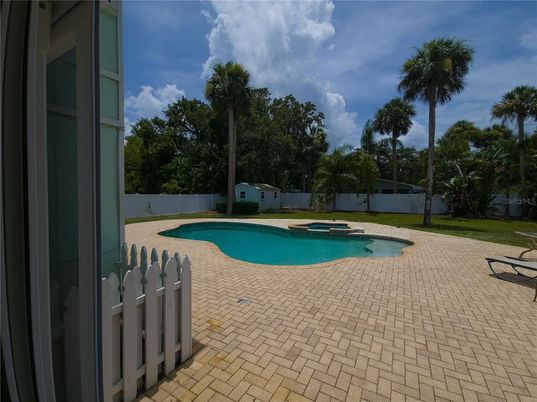Exterior, Pool