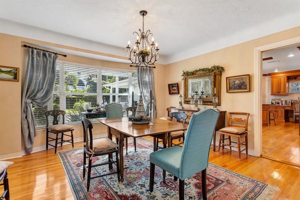 Chandelier, Dining room, Interior, Recessed Lighting, Wood Texture Flooring