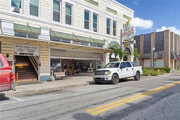 Exterior, Facade, Rowhouse