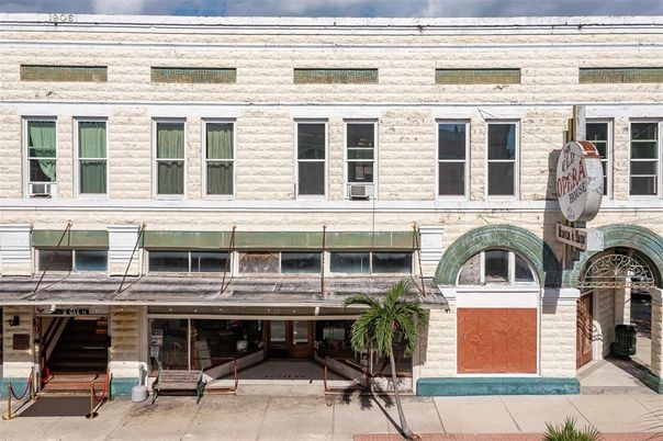 Exterior, Facade, Rowhouse