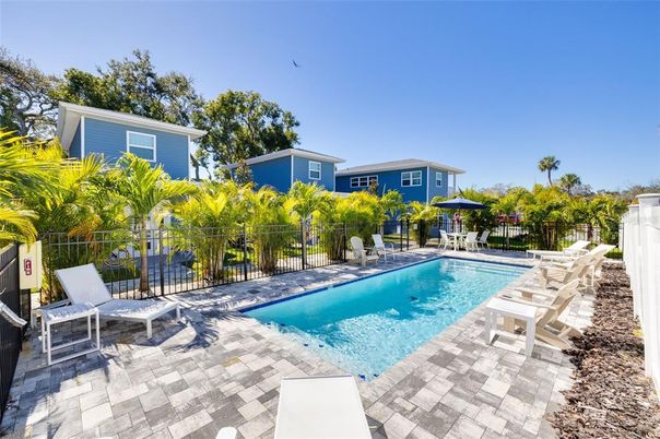 Exterior, Pool