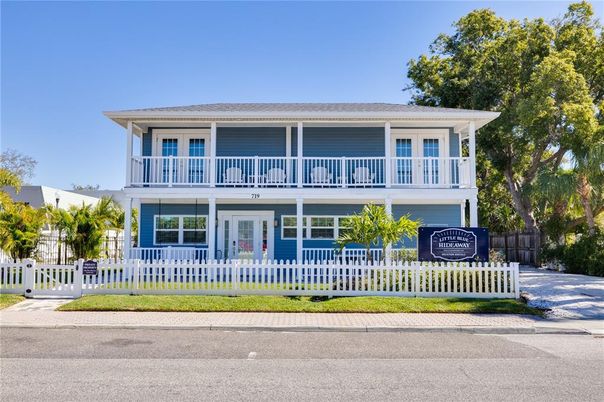 Exterior, Facade, American Foursquare