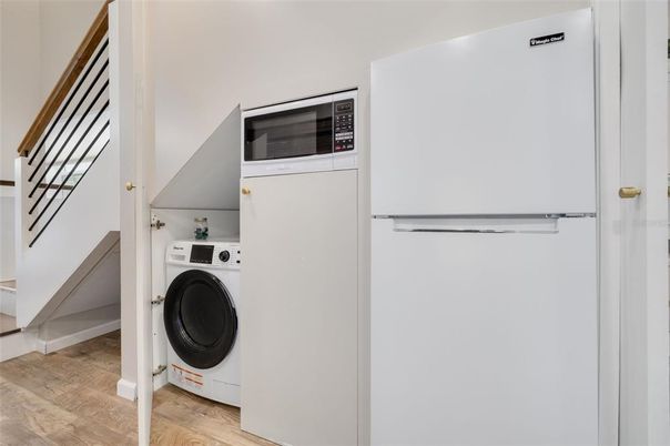 Interior, Washer, Wood Texture Flooring