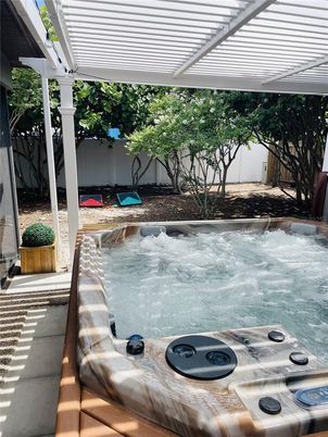 Exterior, Hot Tub