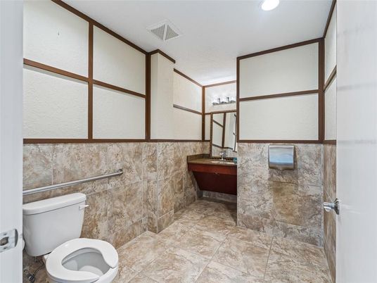 Bathroom, Interior, Recessed Lighting