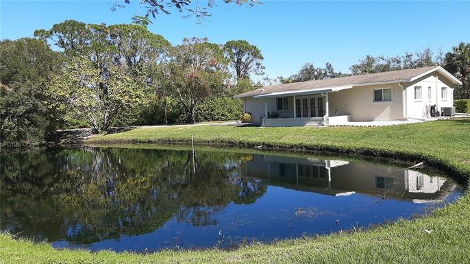 Exterior, Lake