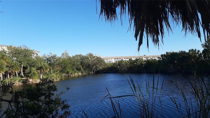 Exterior, Lake