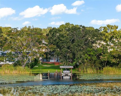 Exterior, Lake