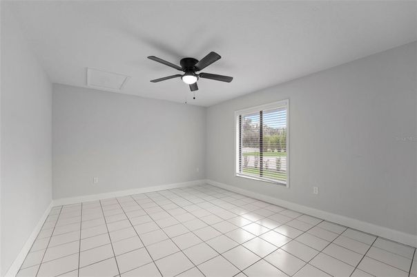 Empty room, Interior