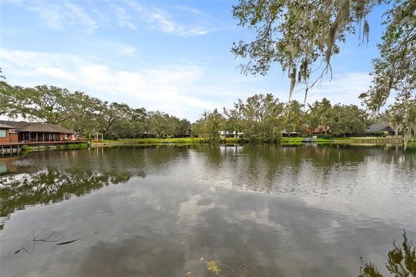Exterior, Lake