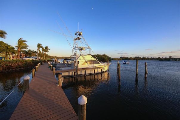 Exterior, Lake