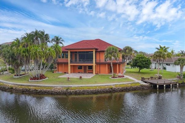 Exterior, Lake