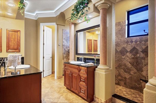 Bathroom, Dual Sink Vanities, Interior, Recessed Lighting