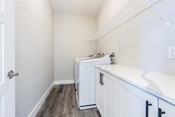 Interior, Washer, Wood Texture Flooring