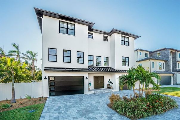Attached, Exterior, Facade, Mediterranean