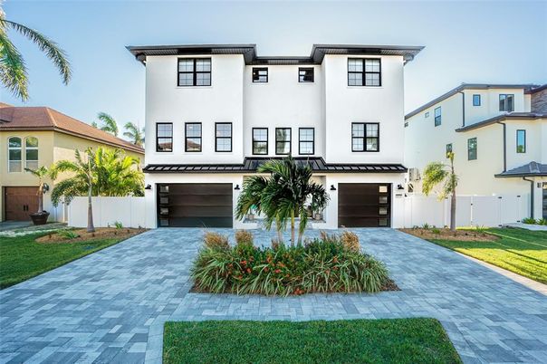 Attached, Exterior, Facade, Mediterranean