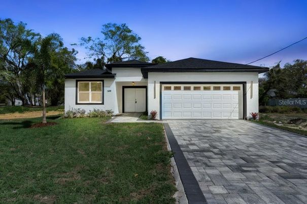 Attached, Exterior, Facade, Ranch
