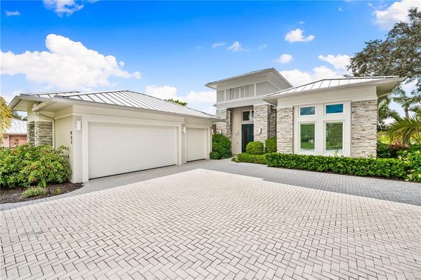 Attached, Exterior, Facade, Ranch