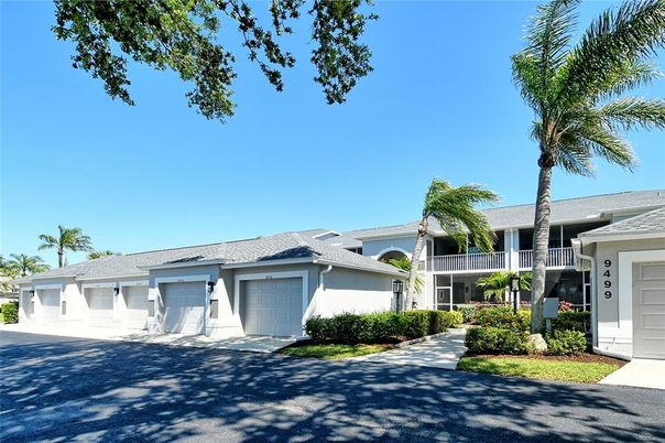 Attached, Exterior, Facade, Ranch
