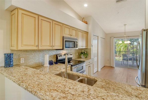 Dining room, Interior, Kitchen, Pendant Lights, Recessed Lighting, Wood Texture Flooring