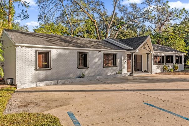 Exterior, Facade, Brick Facade, Ranch