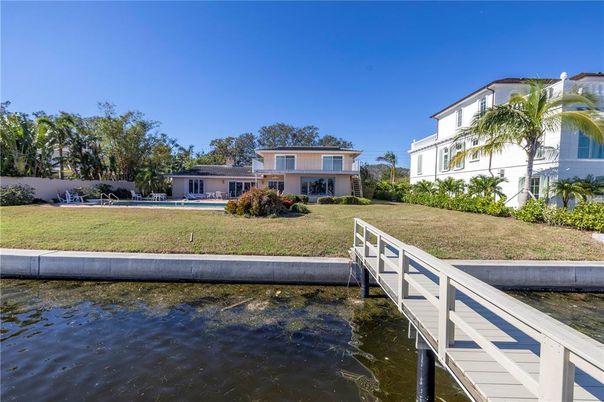 Exterior, Lake