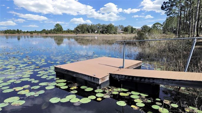Exterior, Lake