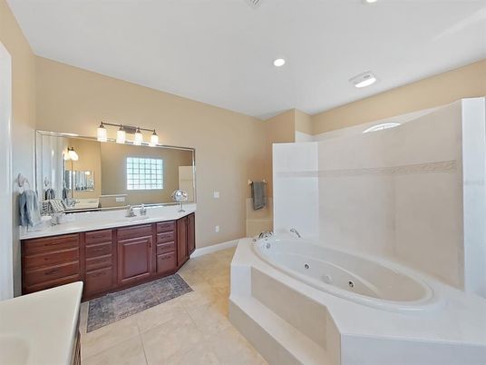Bathroom, Dual Sink Vanities, Interior, Recessed Lighting