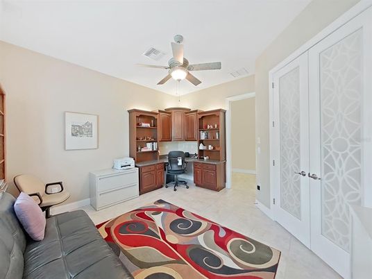 Home Office, Interior
