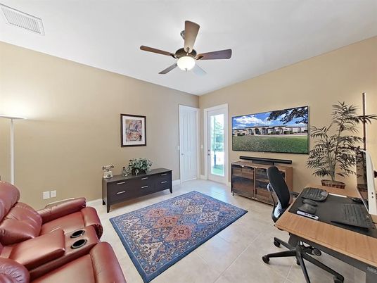 Home Office, Interior