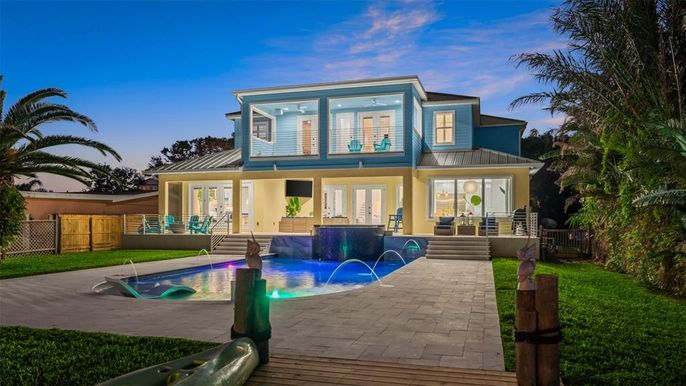 Exterior, Pool
