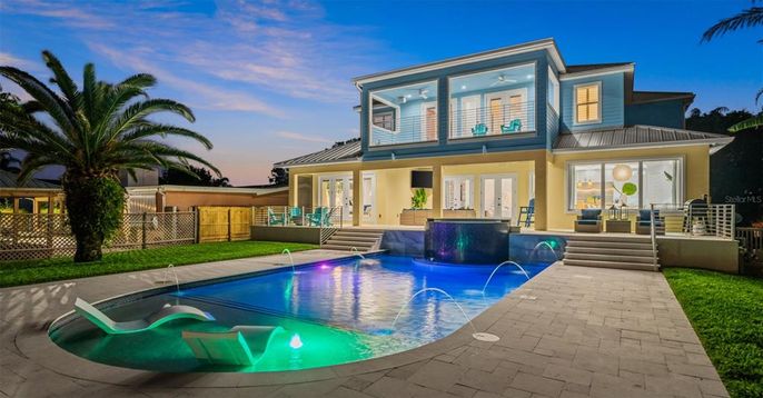Exterior, Pool