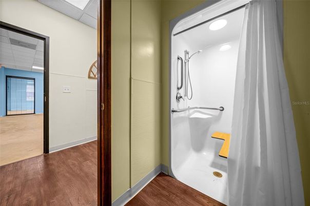 Bathroom, Interior, Recessed Lighting, Wood Texture Flooring