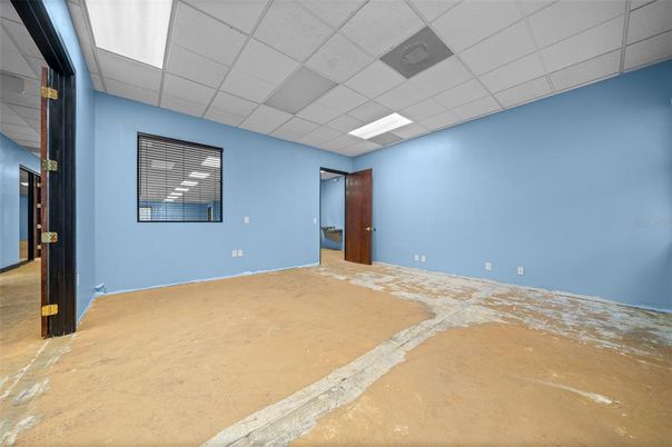 Empty room, Interior