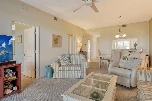 Dining room, Interior, Living room, Pendant Lights