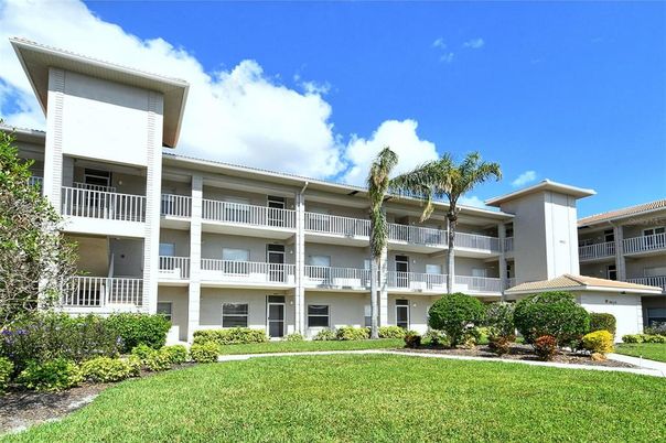 Backyard, Exterior, Facade, Condo Building